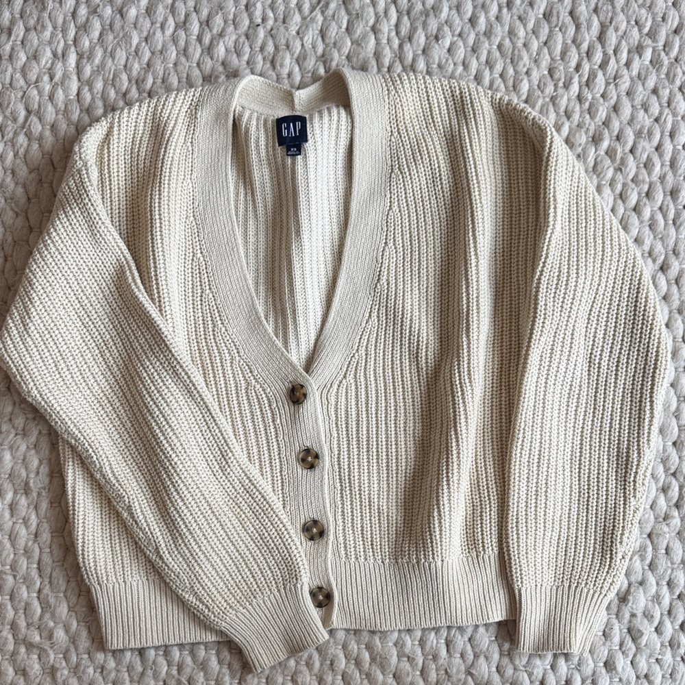 GAP Off-White Chunky V-Neck Button Cardigan